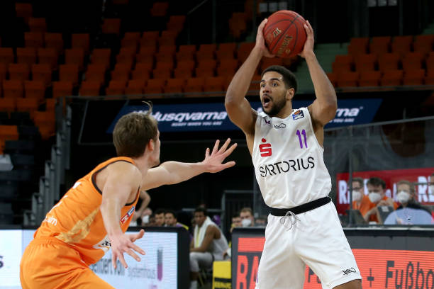 转会市场的 转会市场的