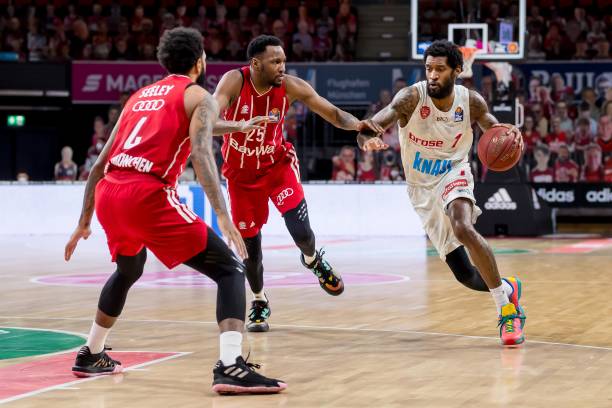 现任主帅正 现任主帅正