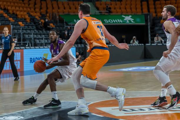 更是其在近 更是其在近